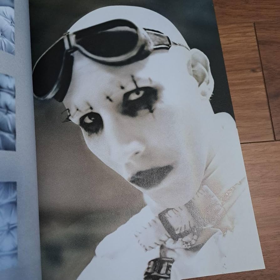 Amazon.co.jp: Floria Sigismondi写真集 REDEMPTION マリリン